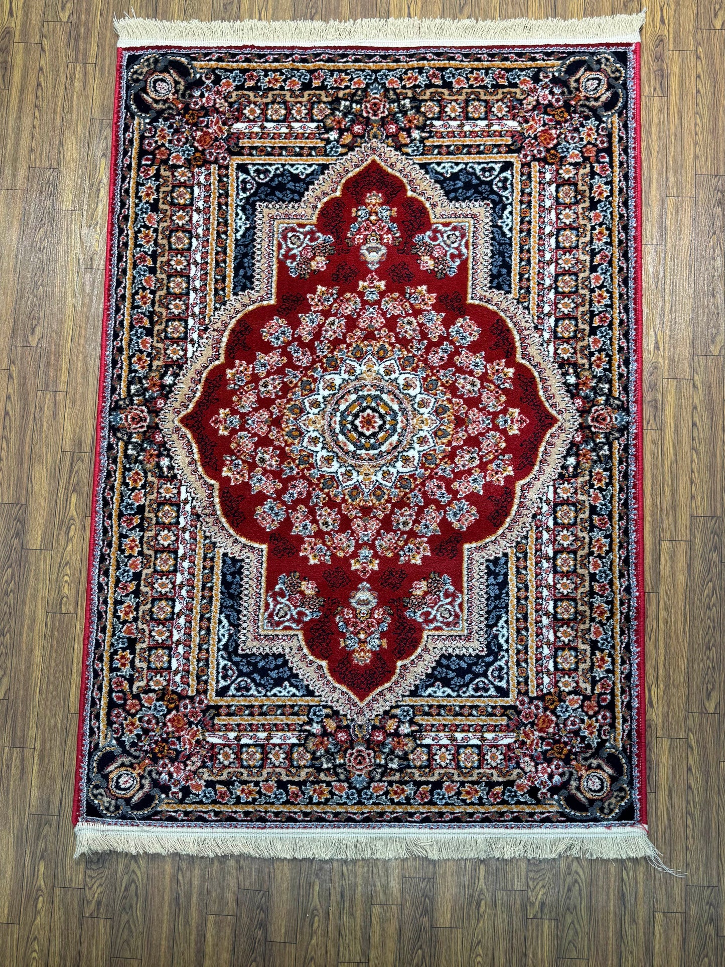 Classic Red & Black Grand Medallion Persian Rug in (3x5 ft)
