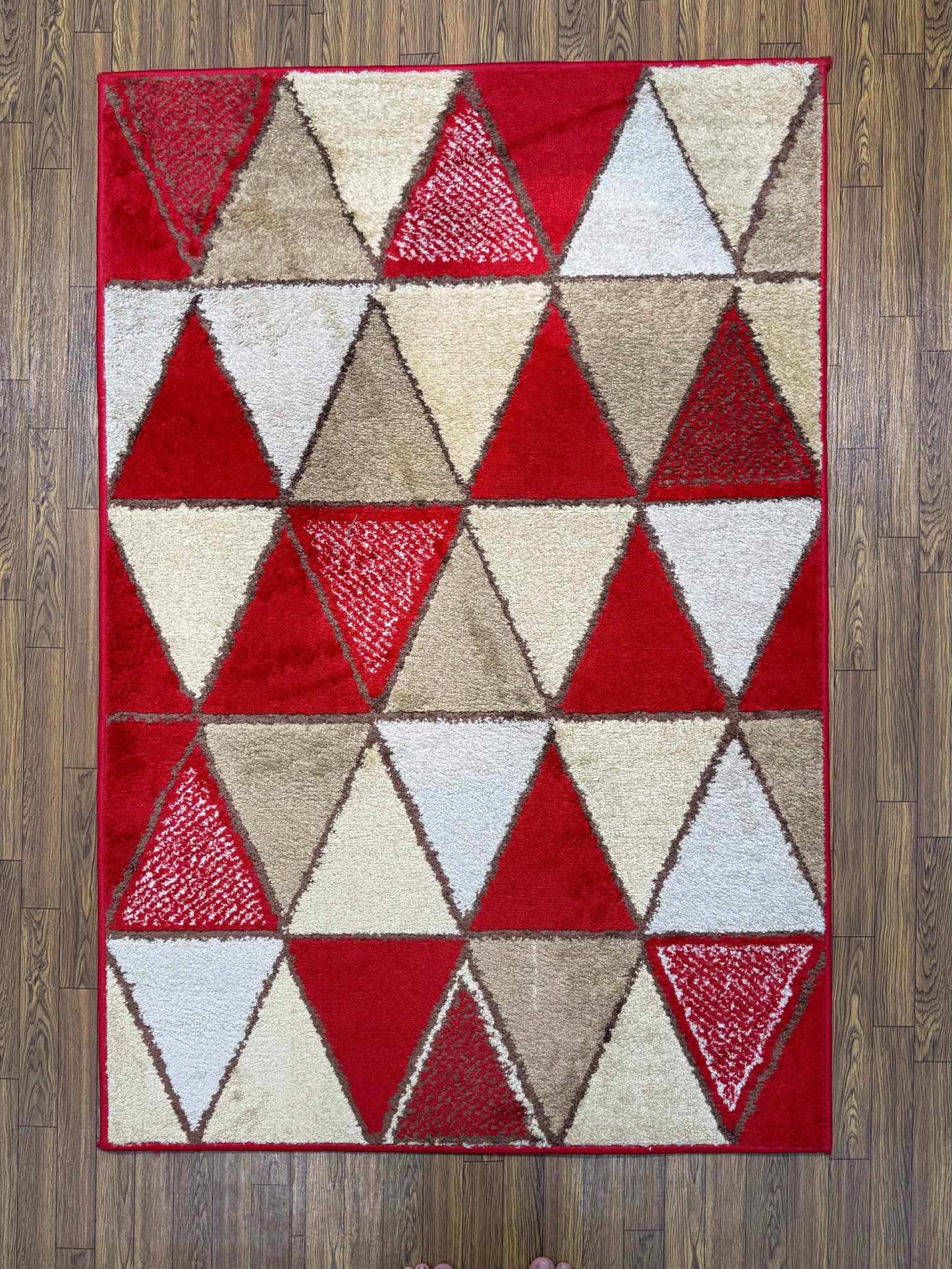 Bold Triangle Pyramid Geometric Rug in (3x5 ft)