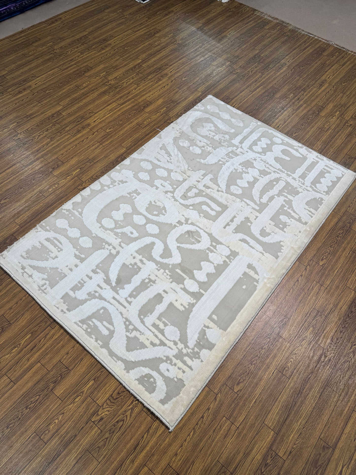 Persian Modern Calligraphy Graffiti Art Rug in (3x5 ft)