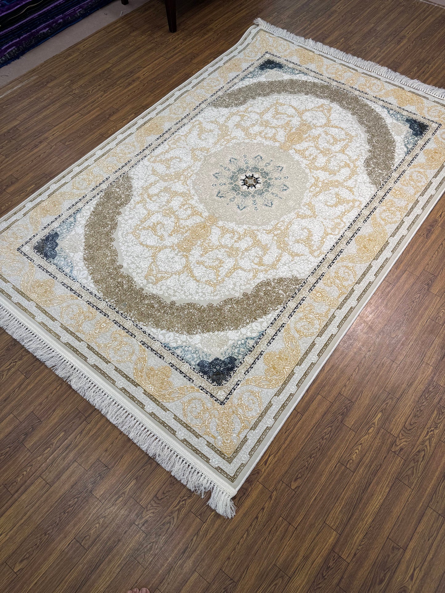 Premium 5x8 Persian Rug with Intricate Floral Medallion Design