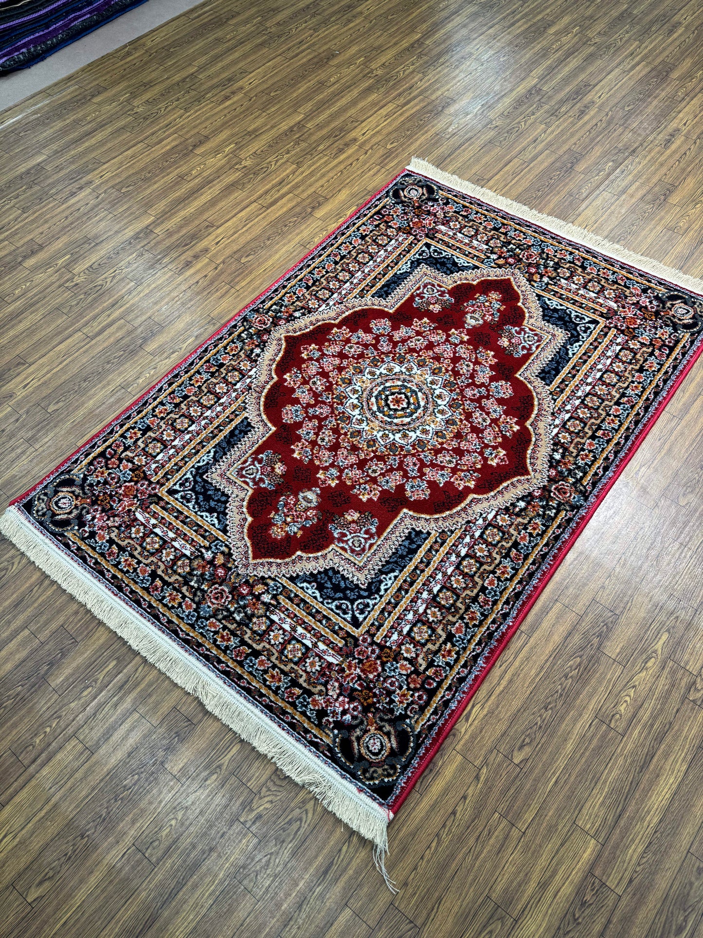 Classic Red & Black Grand Medallion Persian Rug in (3x5 ft)