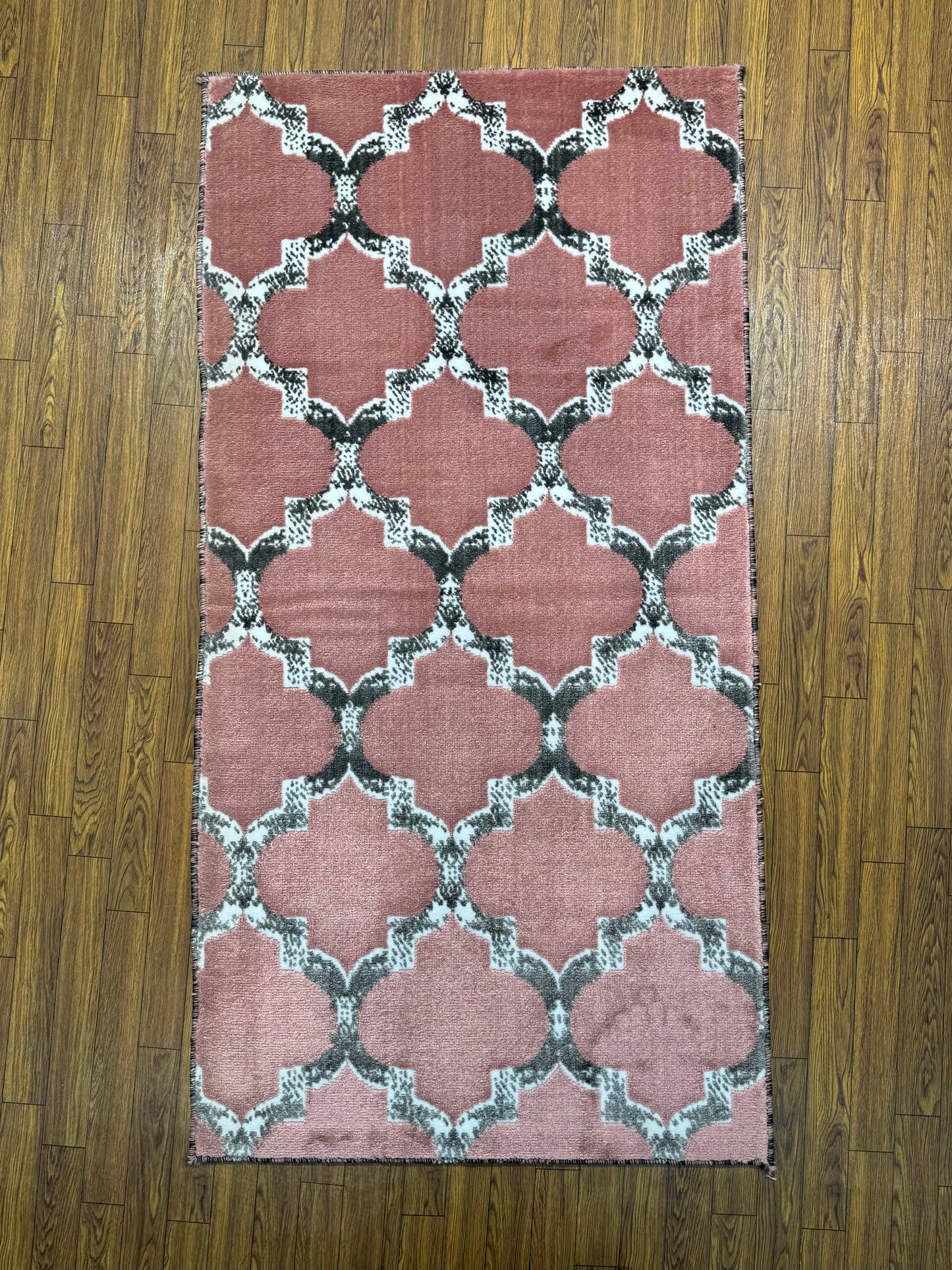 Dusty Rose Gray Moroccan Trellis Rug (3x5 ft)