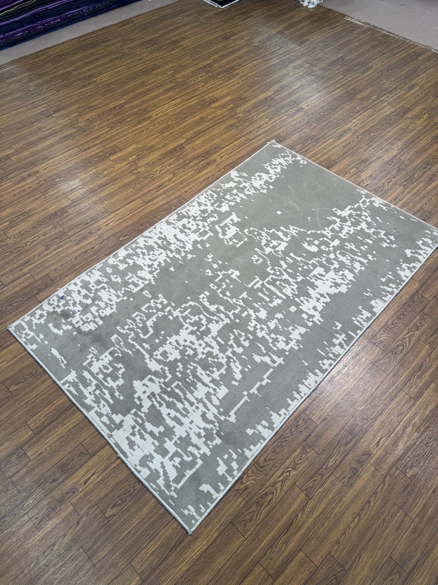 Modern Gray White Pixelated Rug (3x5 ft)