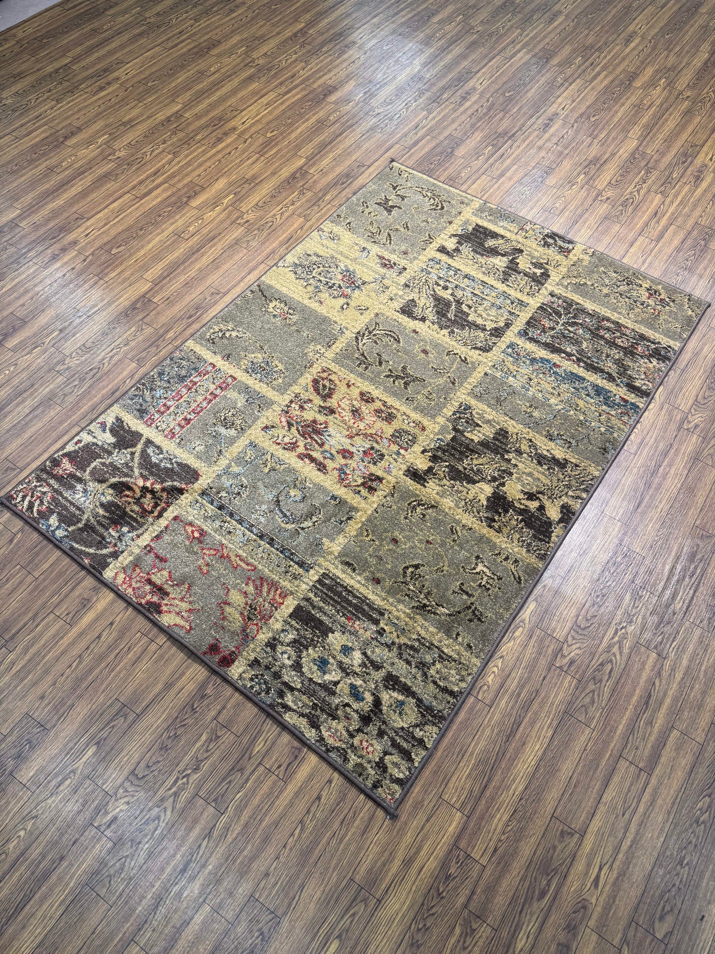 Distressed Patchwork Gray Gold Rug (3x5 ft)